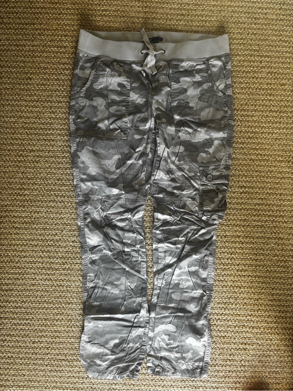 GAP Women's Gray Camo Jogger Pants